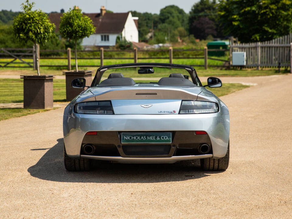 Image 74/78 of Aston Martin V12 Vantage S (2015)