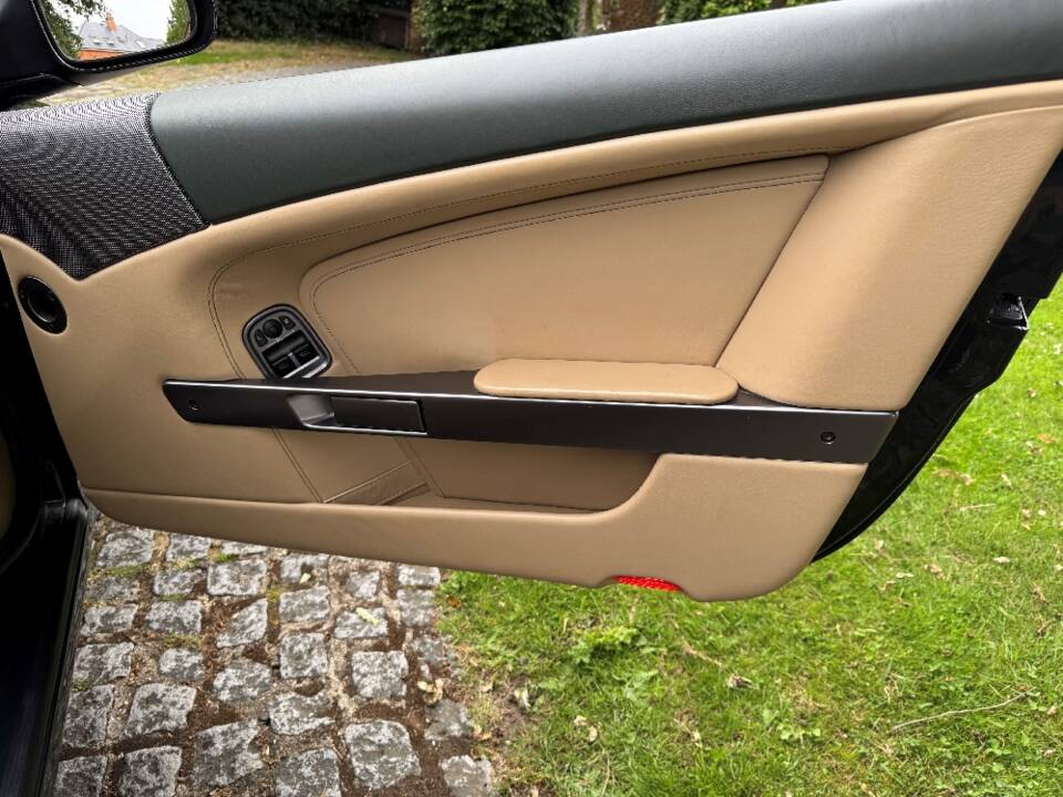 Image 28/43 of Aston Martin DB 9 (2008)
