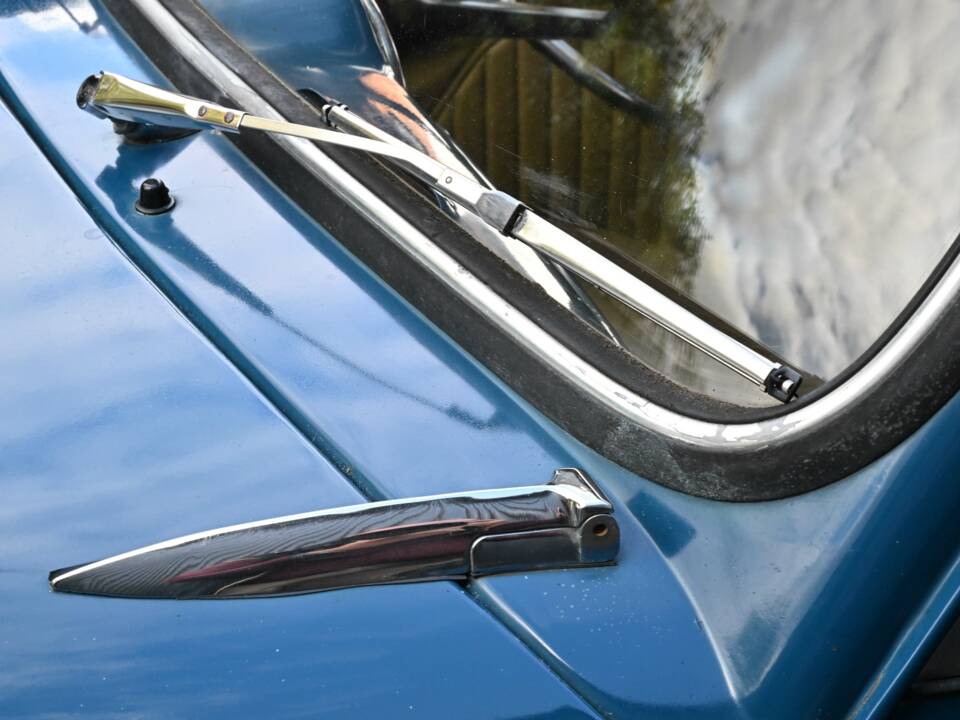 Image 27/50 of Morris Minor 1000 Traveller (1971)