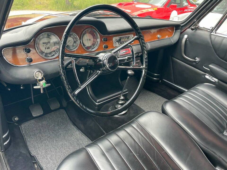 Image 12/20 of BMW 3200 CS (1965)