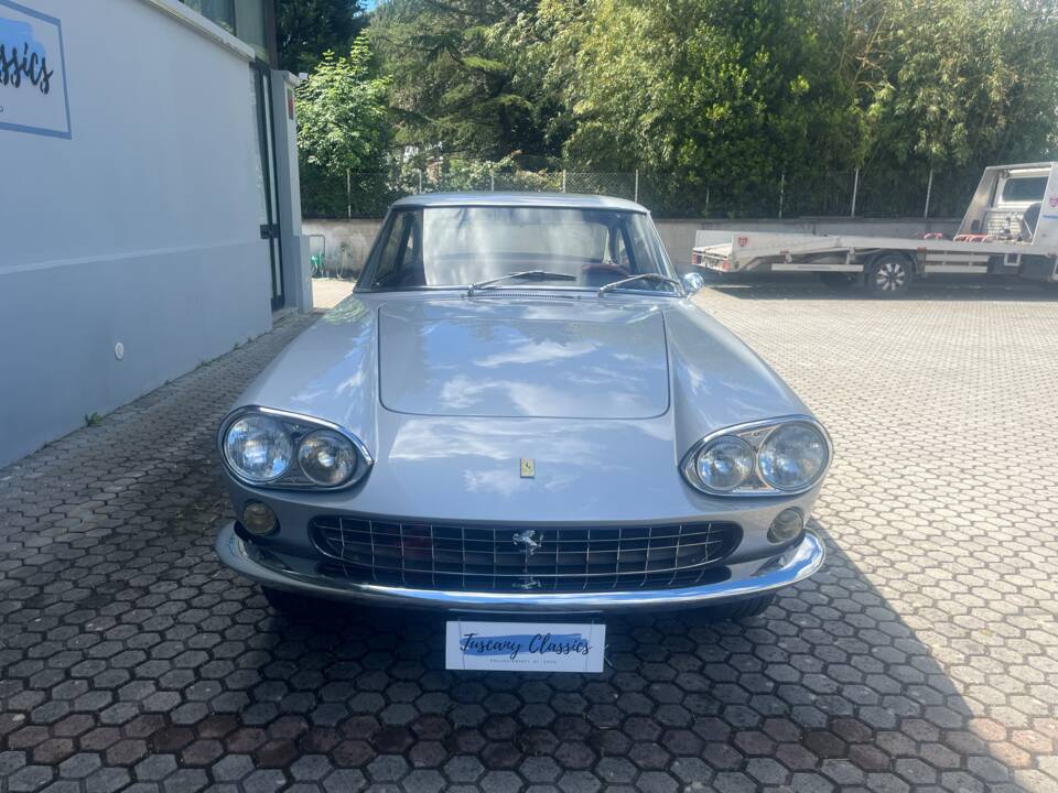 Image 3/30 of Ferrari 330 GT 2+2 (1965)