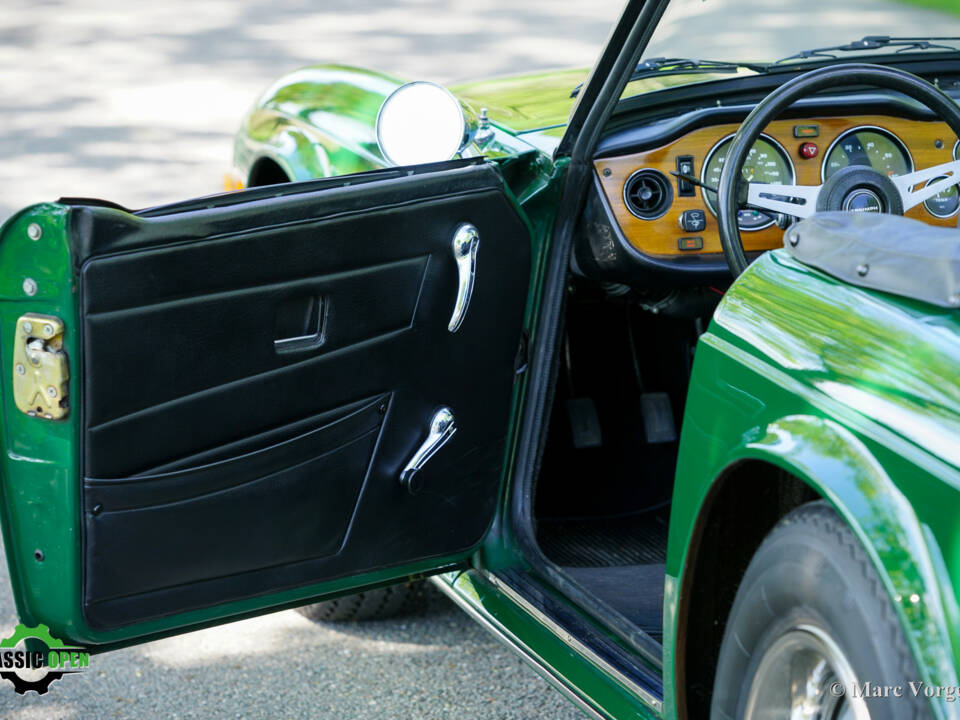 Image 4/52 of Triumph TR 6 (1973)
