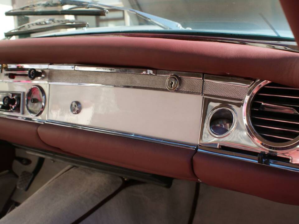 Image 41/50 of Mercedes-Benz 230 SL (1967)