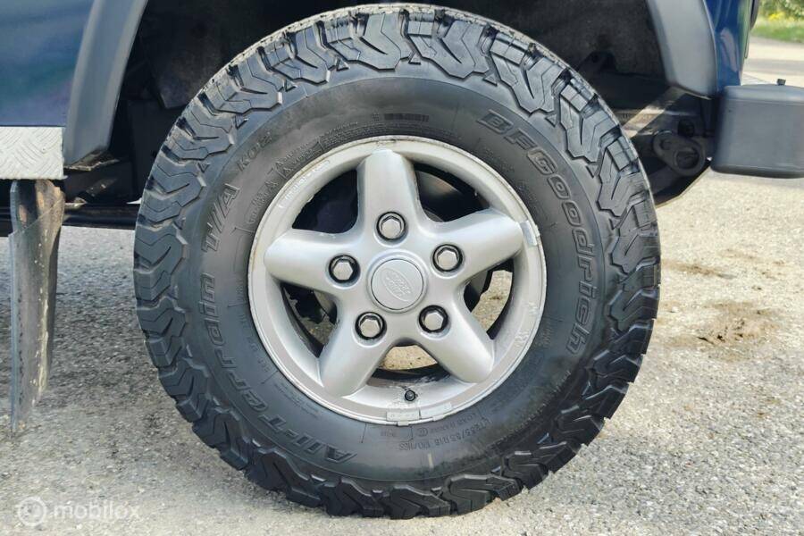 Image 15/39 de Land Rover Defender 90 (1997)