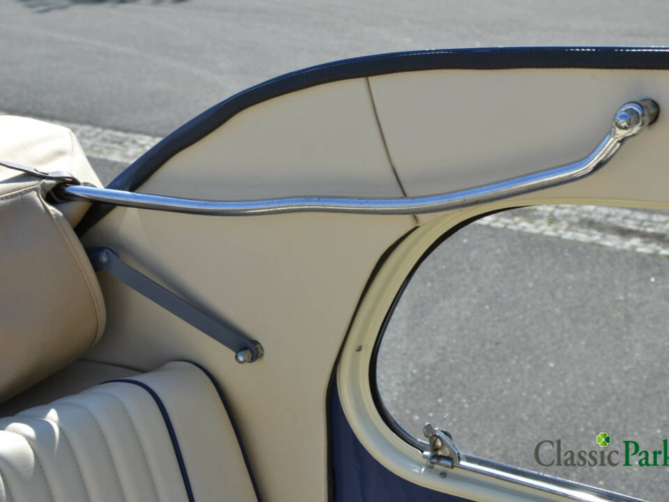 Image 18/50 of Renault 4 CV Décapotable (1954)