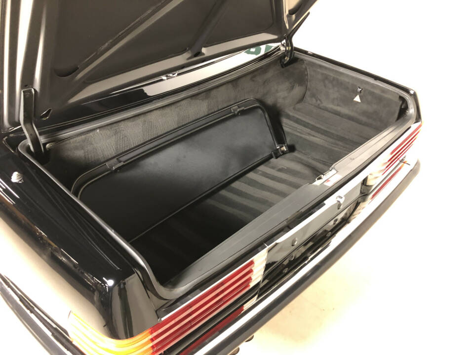 Imagen 11/31 de Mercedes-Benz 560 SL (1986)