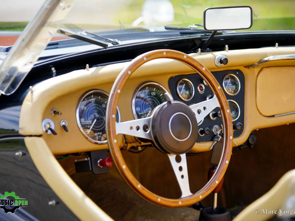 Image 25/46 of Triumph TR 3A (1958)