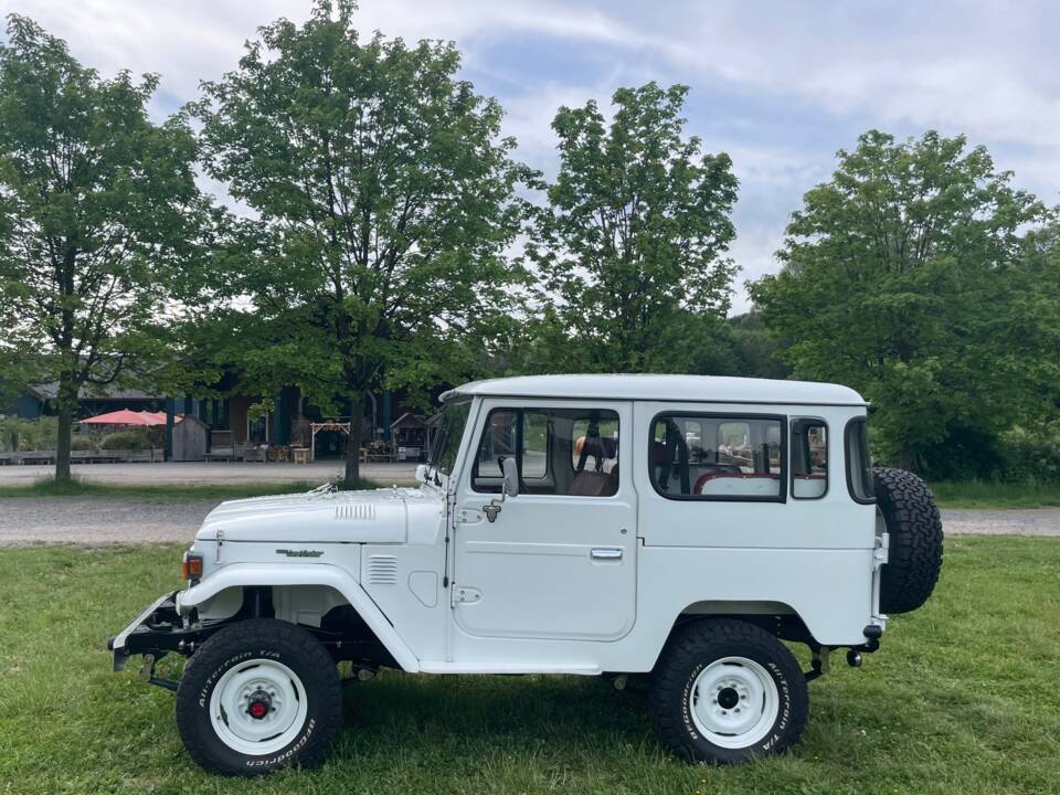 Immagine 4/27 di Toyota Land Cruiser FJ 40 (1982)