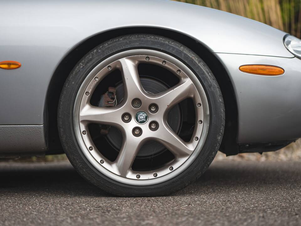 Imagen 48/50 de Jaguar XK8 4.0 (2000)