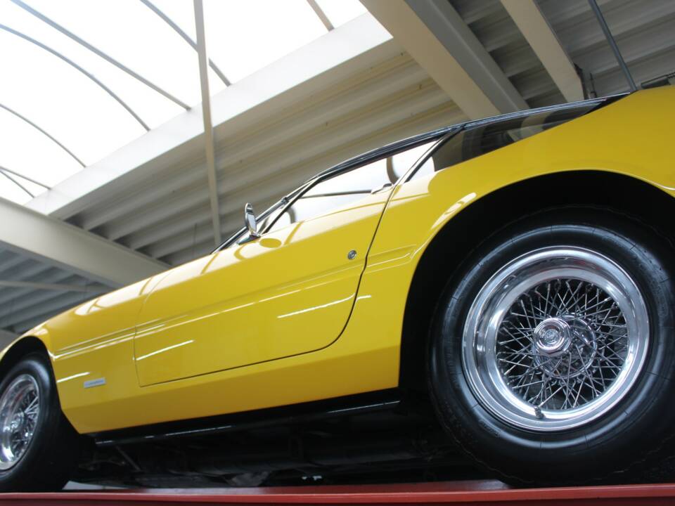 Image 21/50 of Ferrari 365 GTB/4 Daytona (1973)