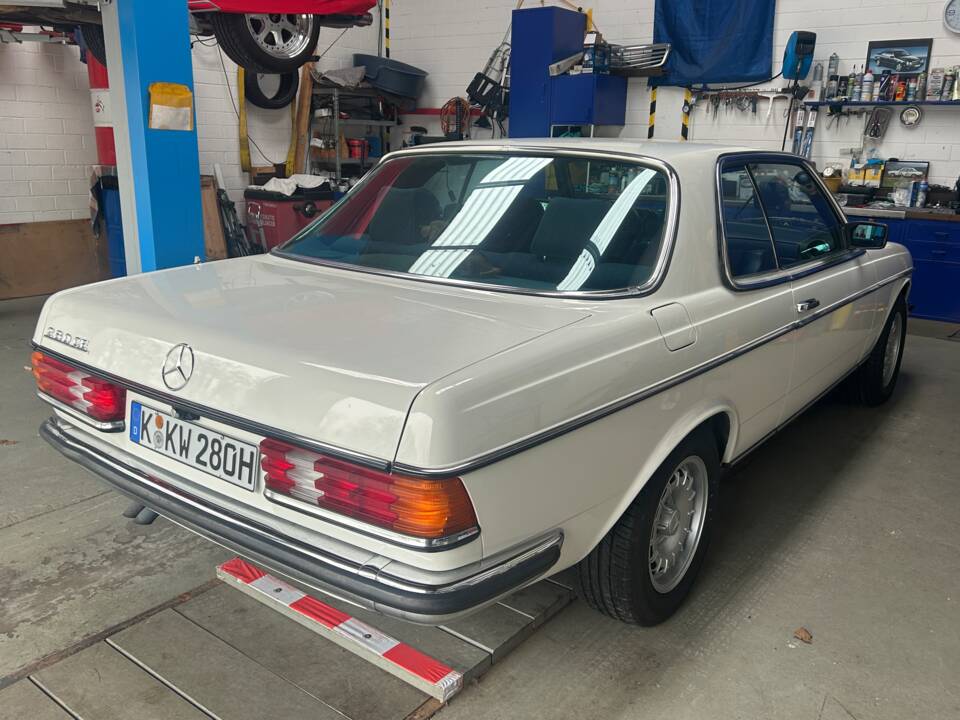 Bild 3/8 von Mercedes-Benz 280 CE (1982)