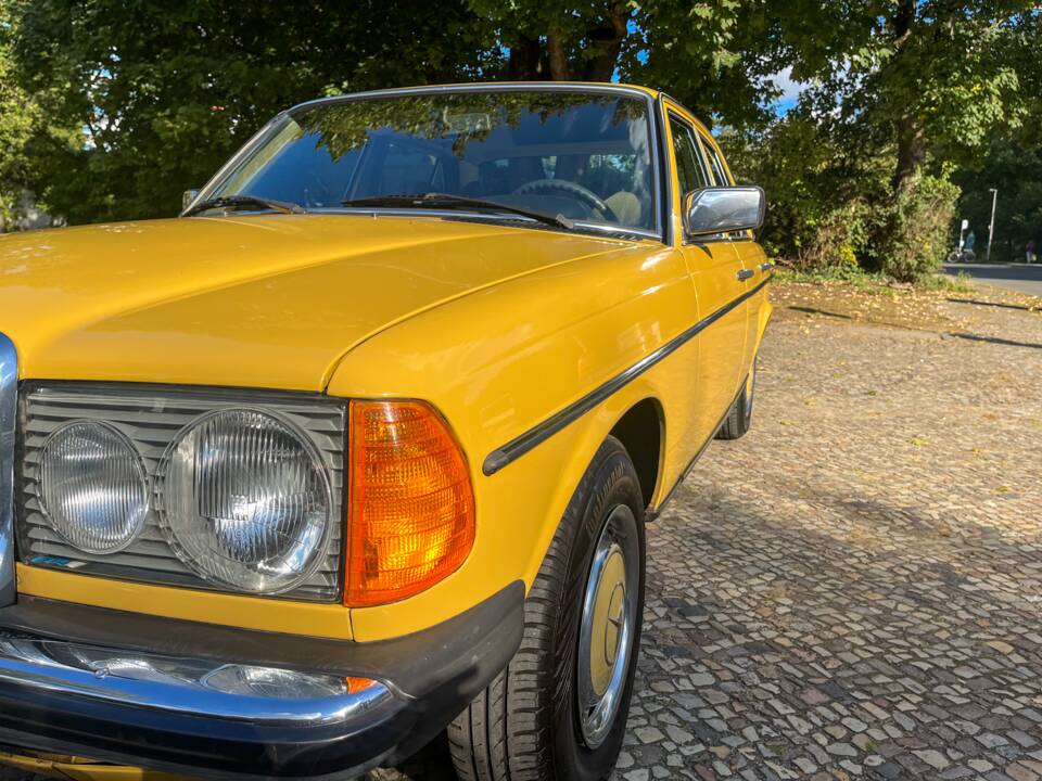 Image 104/139 of Mercedes-Benz 240 D (1978)