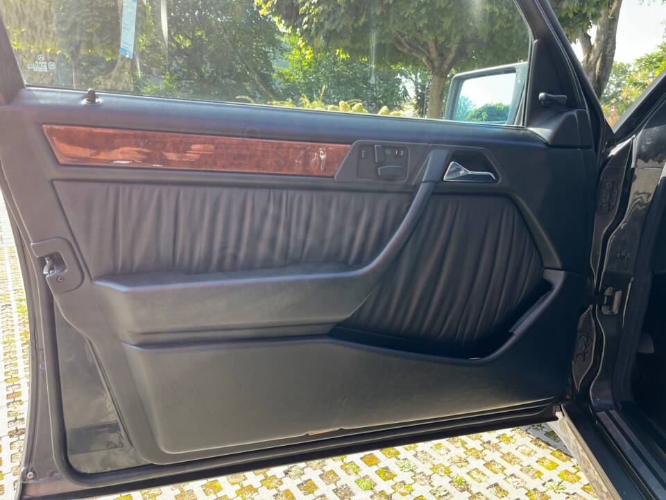 Imagen 11/20 de Mercedes-Benz 500 E (1992)