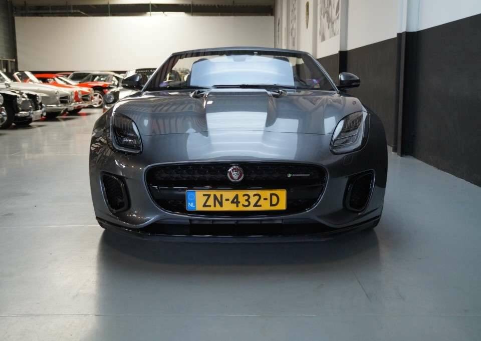 Image 26/50 of Jaguar F-Type (2019)