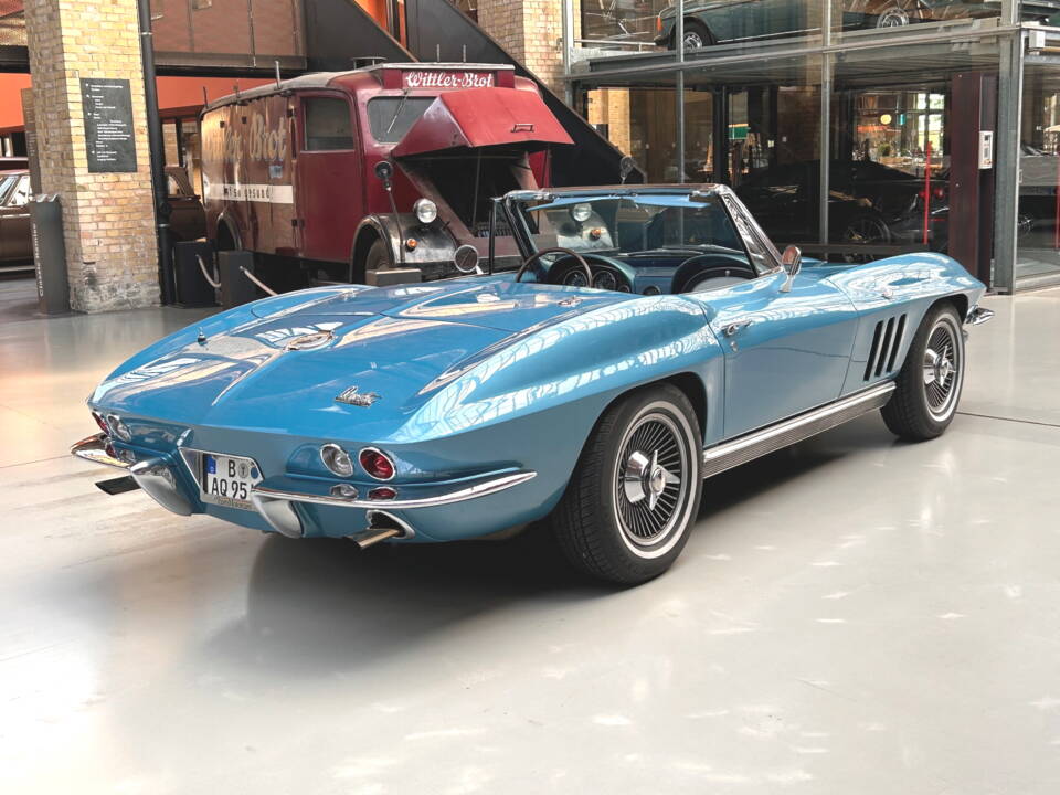 Immagine 6/41 di Chevrolet Corvette Sting Ray Convertible (1966)