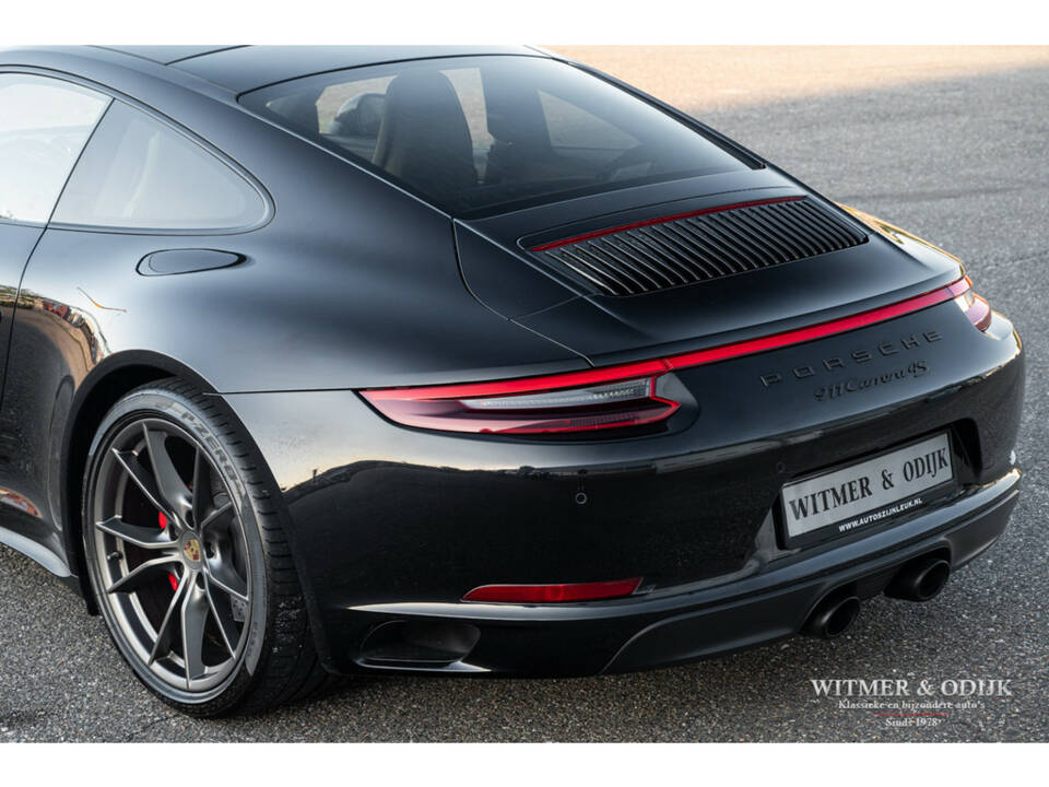 Image 13/38 of Porsche 911 Carrera 4S (2017)