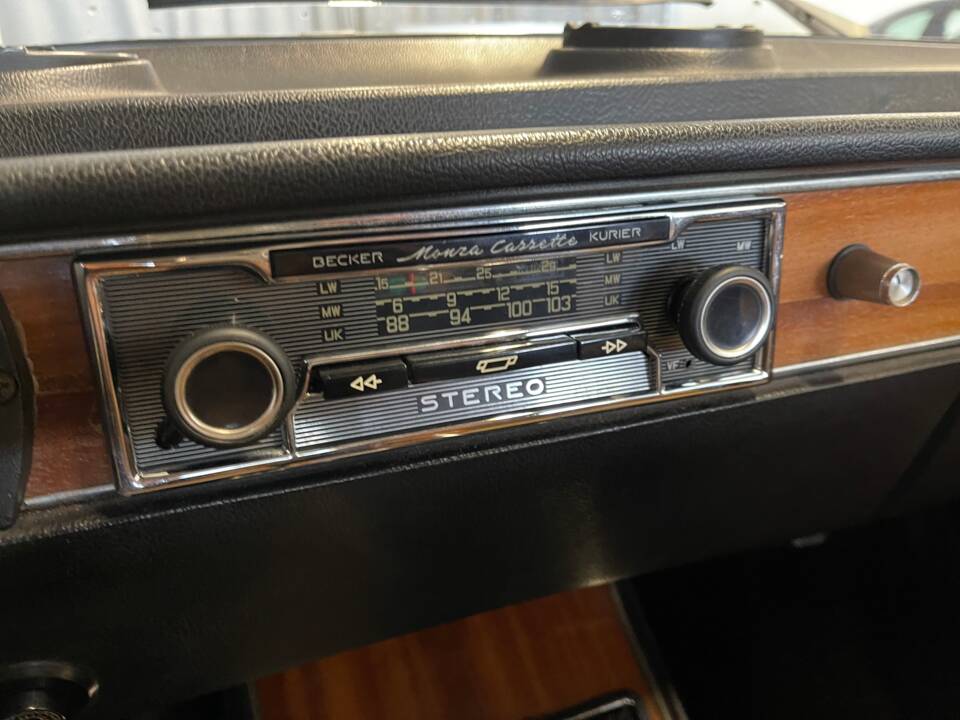 Image 10/18 de Alfa Romeo 2000 GT Veloce (1972)