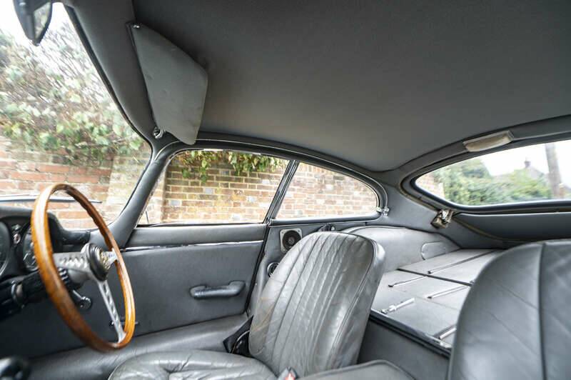 Image 26/50 de Jaguar E-Type (1968)