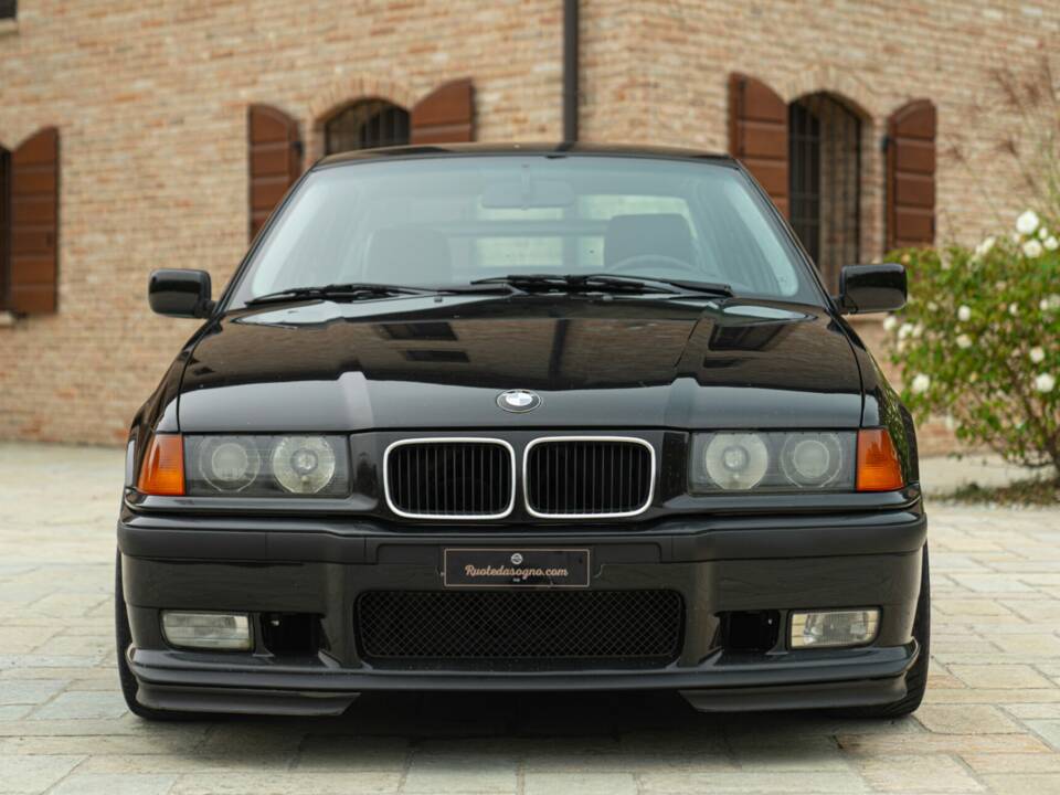 Image 3/50 of BMW 318 (1994)