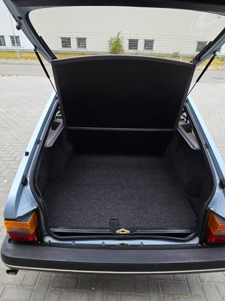 Image 13/22 of Saab 900 S (1992)