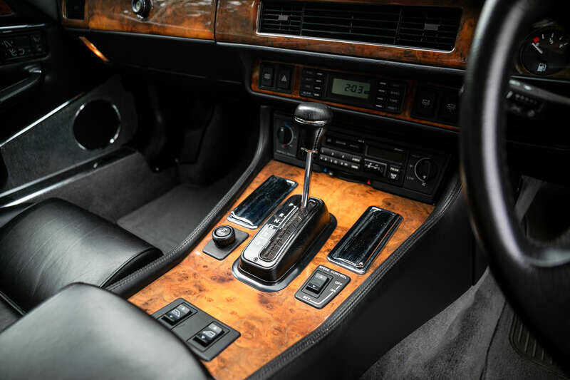 Image 24/45 de Jaguar XJRS 6.0 (1993)