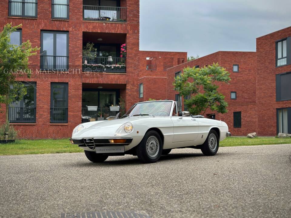 Image 1/95 of Alfa Romeo 2000 Spider Veloce (1980)