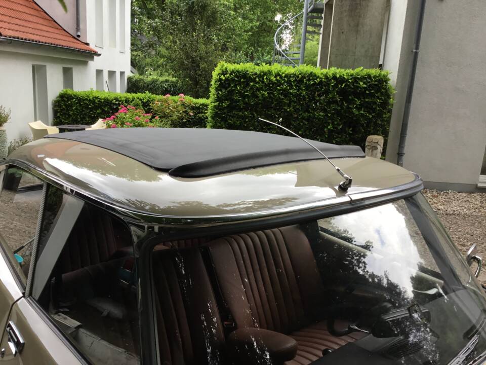 Image 25/82 de Citroën DS 20 (1974)