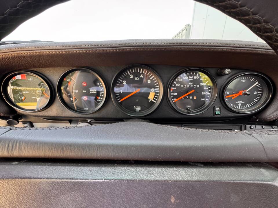 Image 51/88 of Porsche 911 Carrera 3.2 (1985)