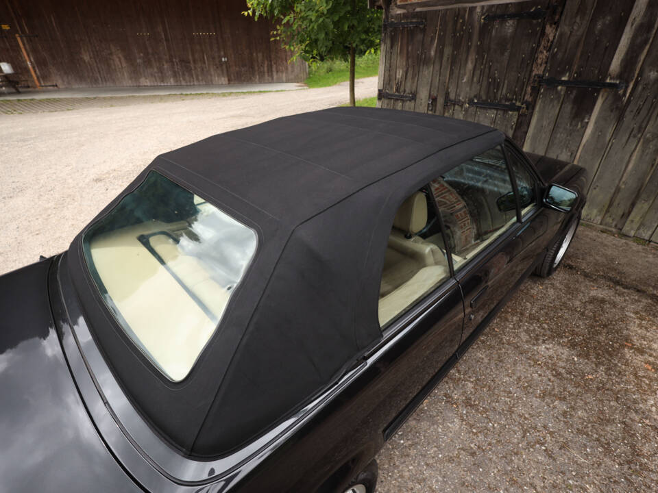 Image 56/83 de BMW 325i (1990)