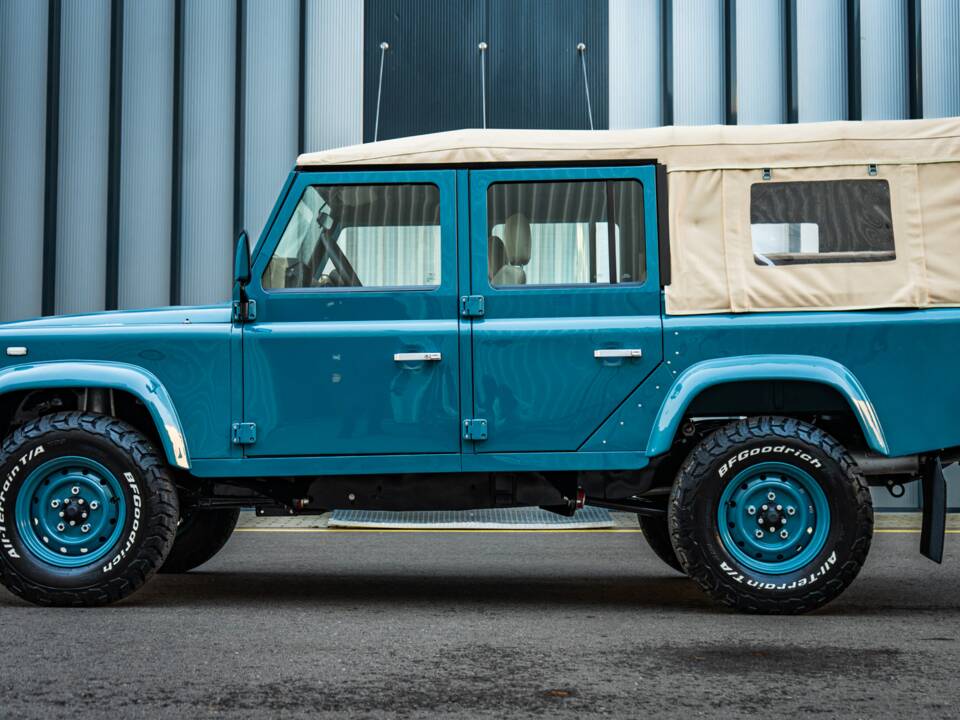 Bild 10/32 von Land Rover Defender 110 300Tdi (1997)