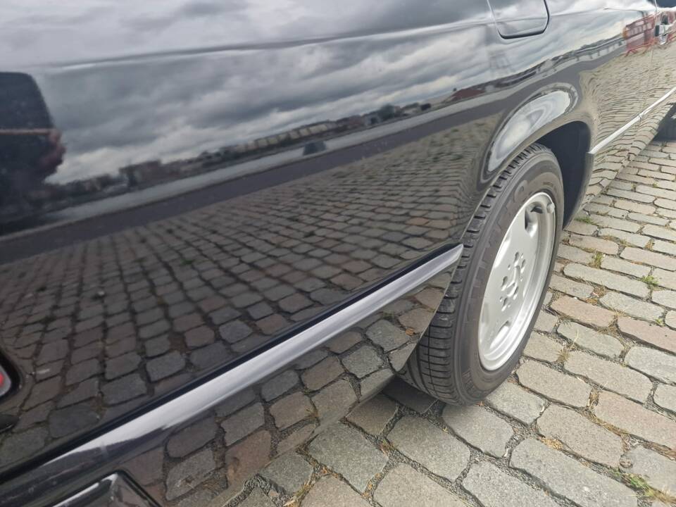 Image 4/7 of Mercedes-Benz 230 CE (1988)