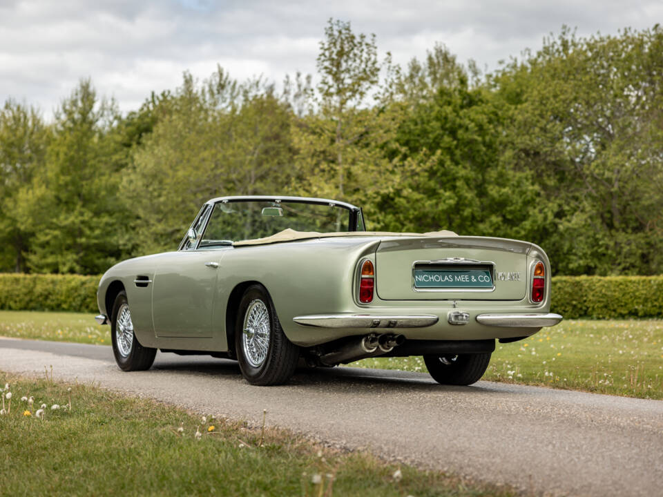 Immagine 24/57 di Aston Martin DB 6 Volante (1969)