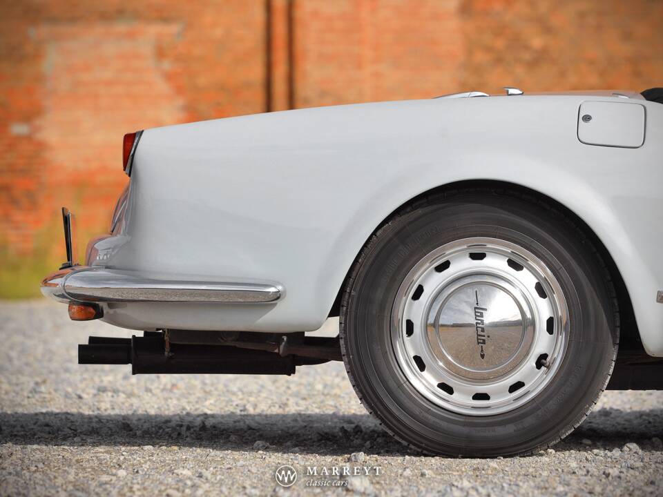 Image 21/70 of Lancia Aurelia B24 Convertible (1957)