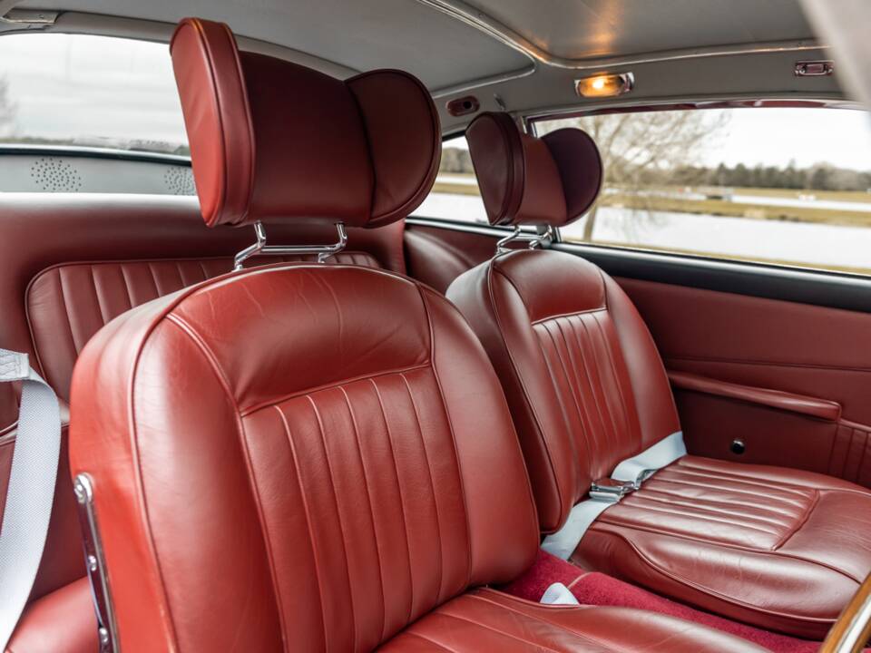 Bild 29/39 von Aston Martin DB 5 Vantage (1964)