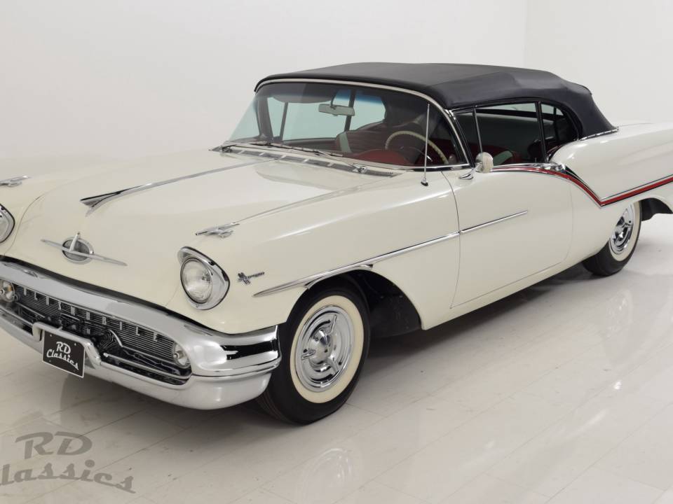 Image 44/50 of Oldsmobile Super 88 Convertible (1957)
