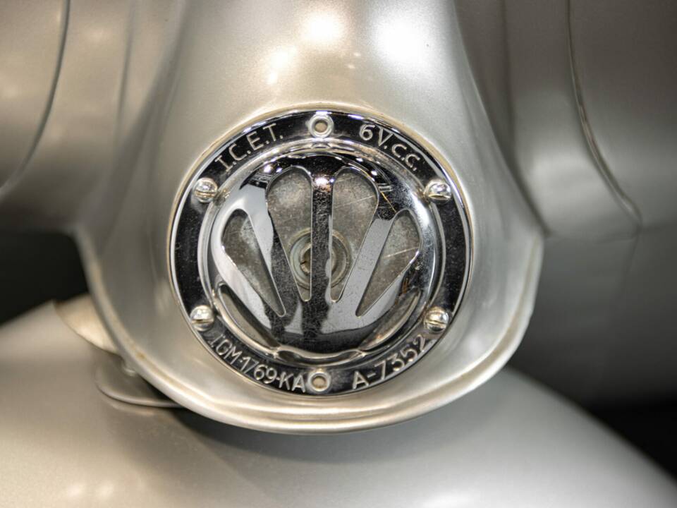 Bild 43/50 von Piaggio Vespa 150 GS (1958)