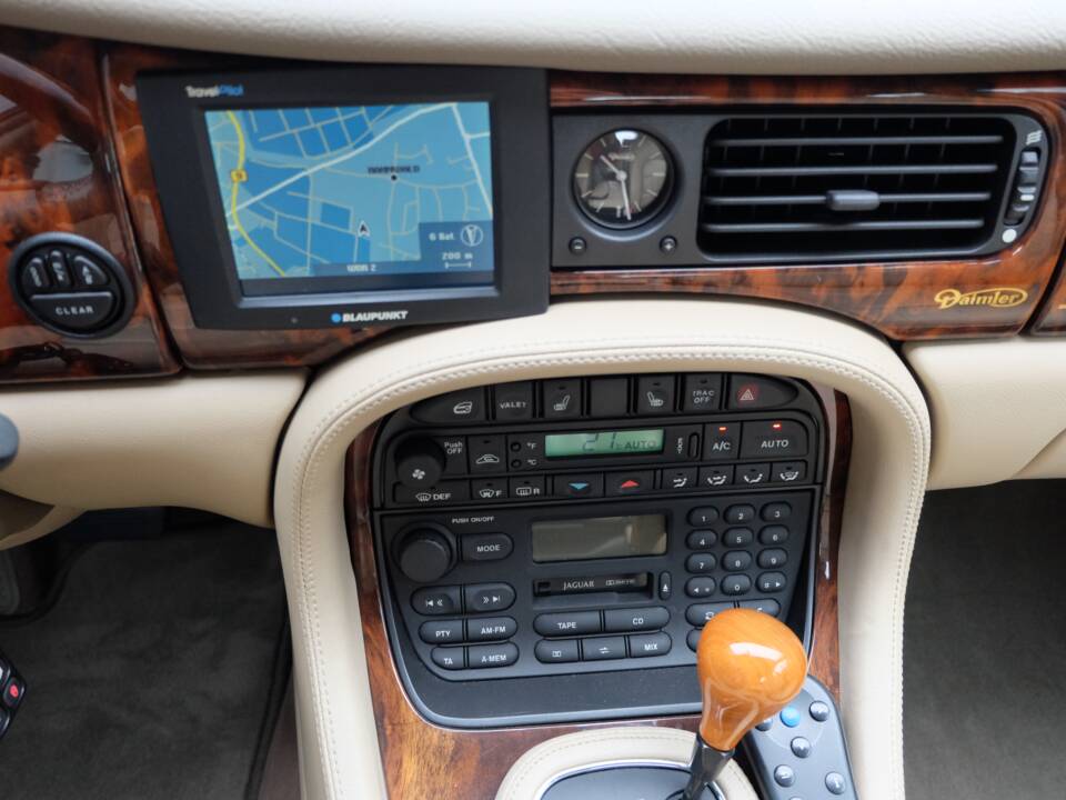 Image 33/60 de Daimler Super V8 (2000)