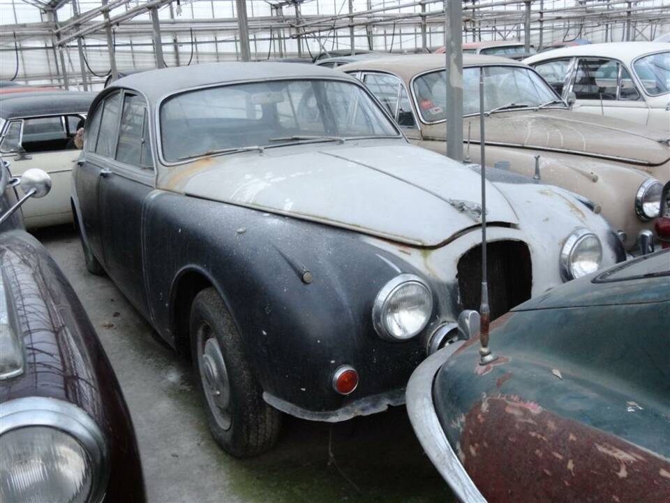 Image 2/30 of Jaguar Mk II 2.4 (1966)