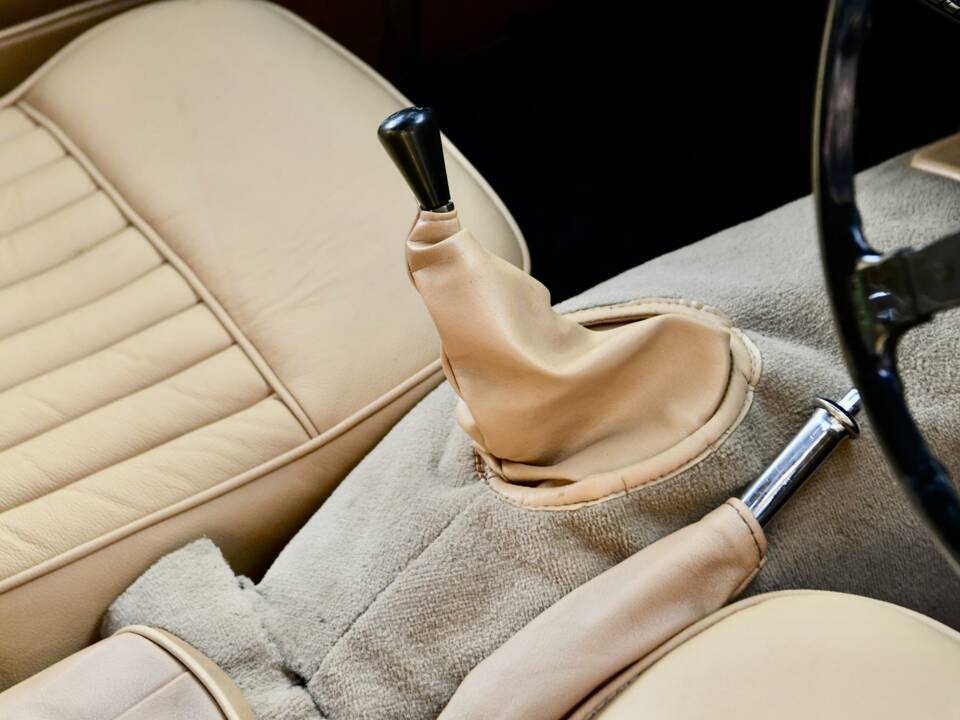 Image 38/50 of Jaguar XK 150 FHC (1960)