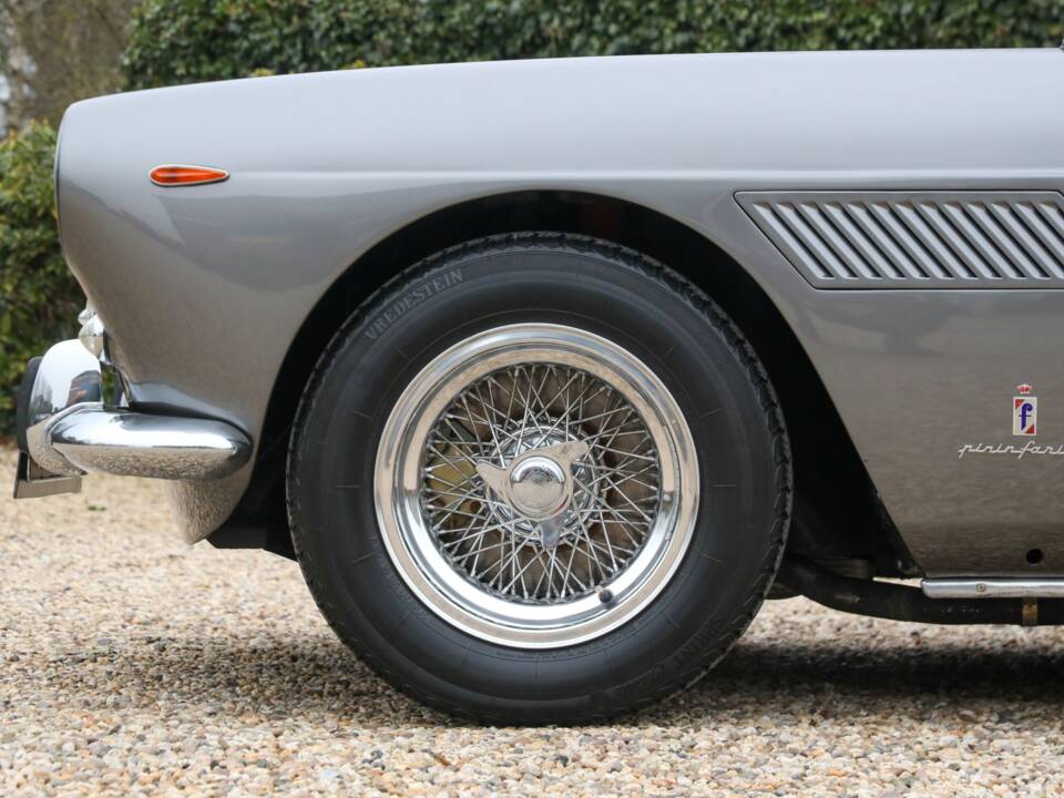 Image 35/50 of Ferrari 250 GT/E (1962)