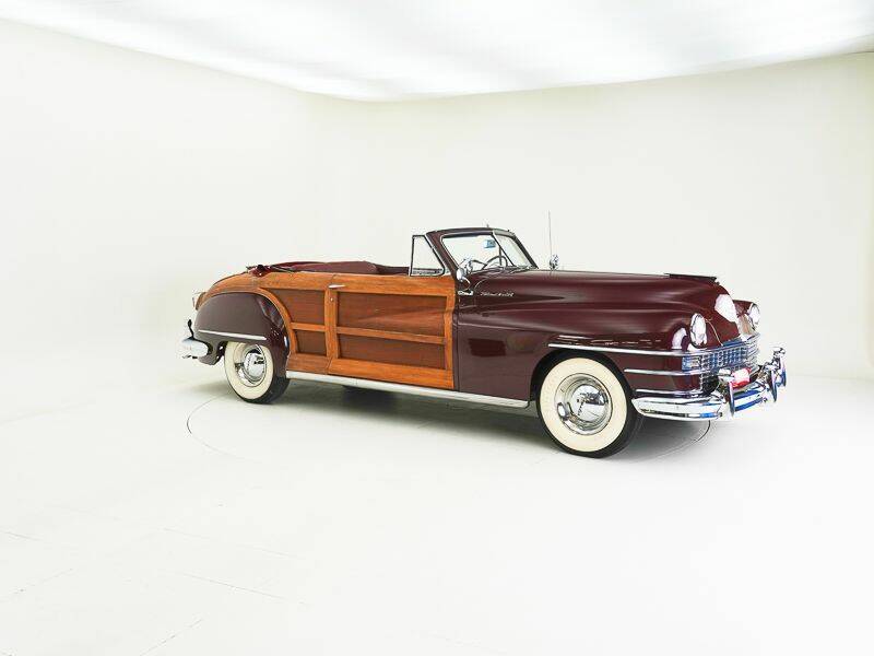 Image 3/15 of Chrysler Windsor Town &amp; Country (1947)