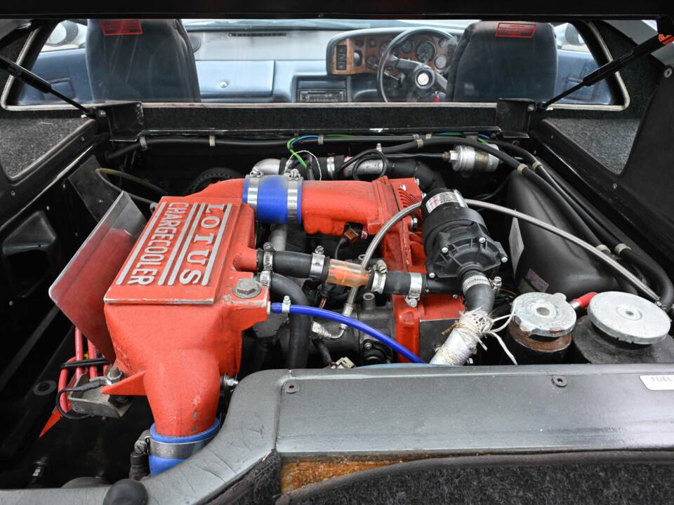 Image 46/50 of Lotus Esprit SE (1990)