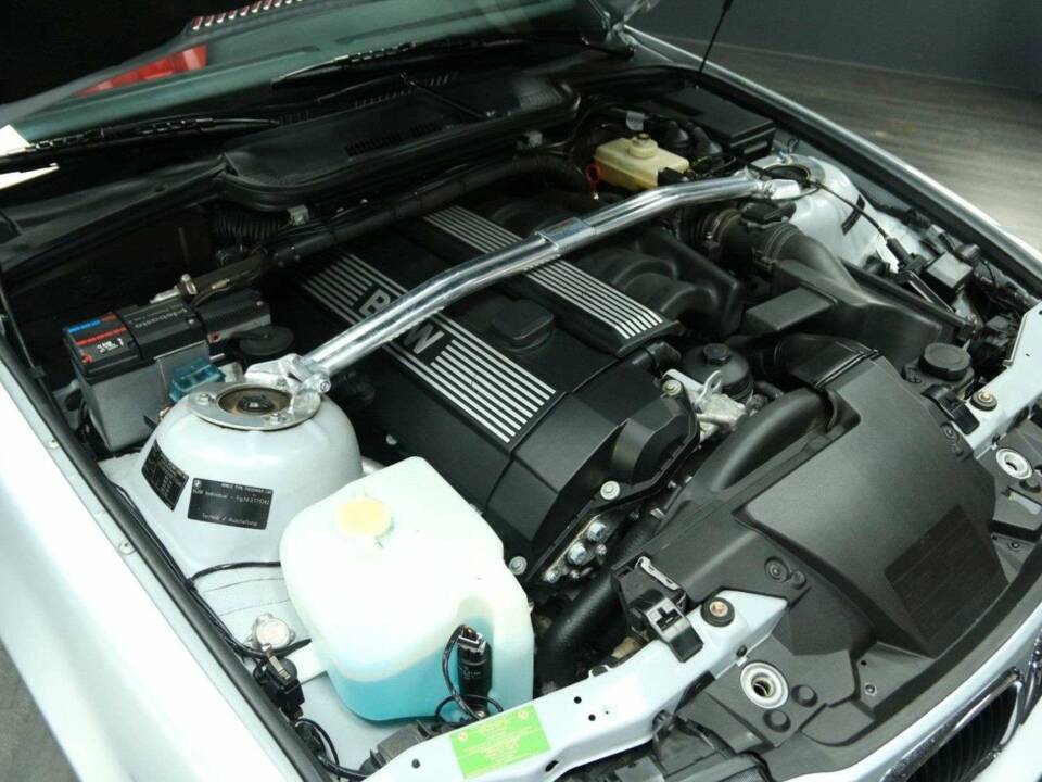 Immagine 41/50 di BMW 328i (1997)