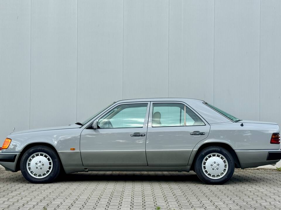 Bild 1/51 von Mercedes-Benz 300 D Turbo (1991)