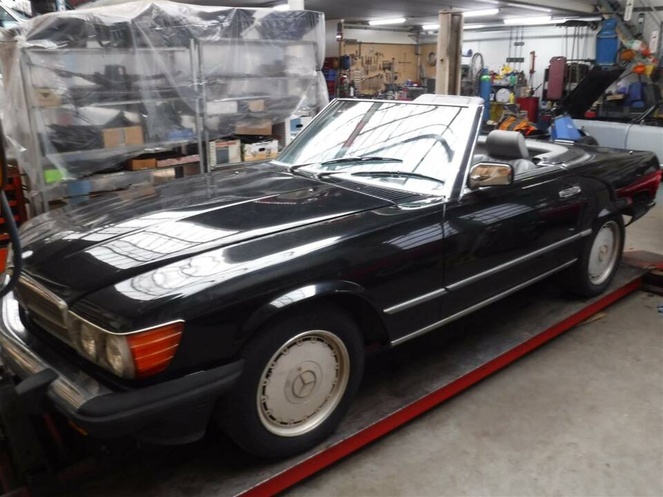 Imagen 5/47 de Mercedes-Benz 560 SL (1988)