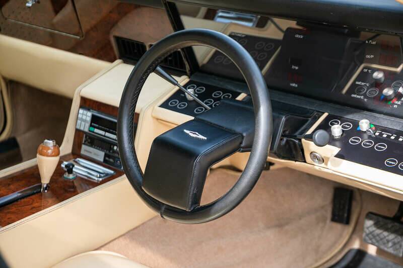 Image 17/39 of Aston Martin Lagonda (1982)