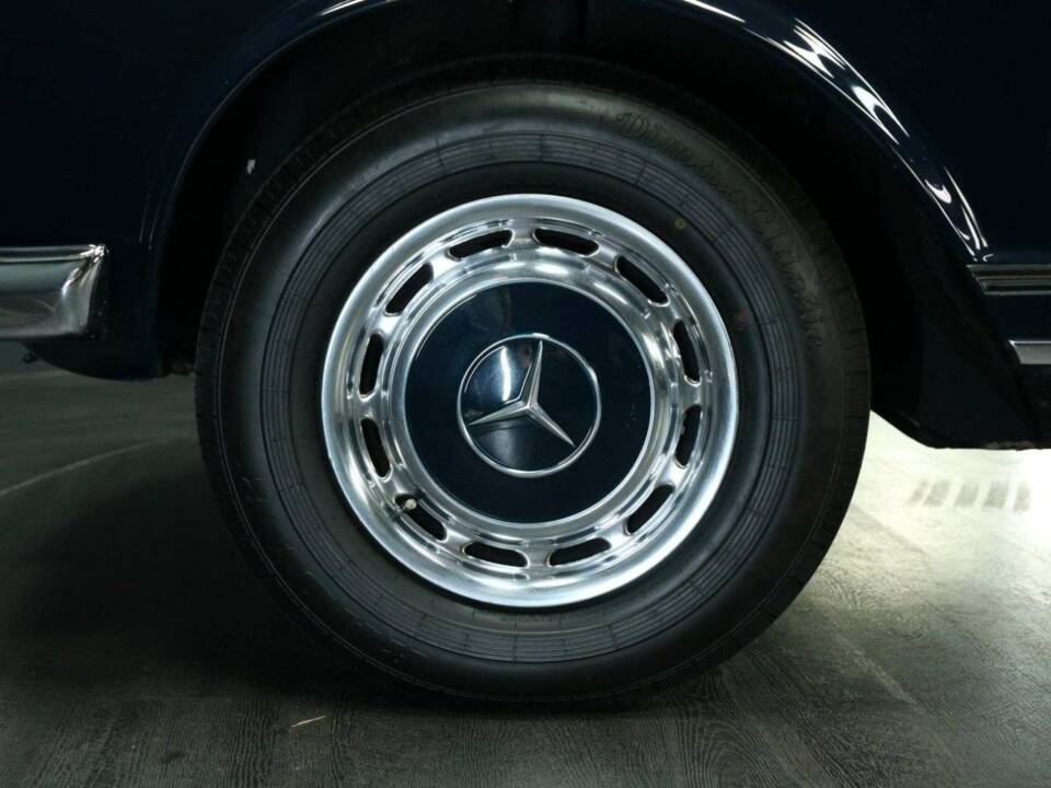 Image 29/30 of Mercedes-Benz 280 SL (1968)