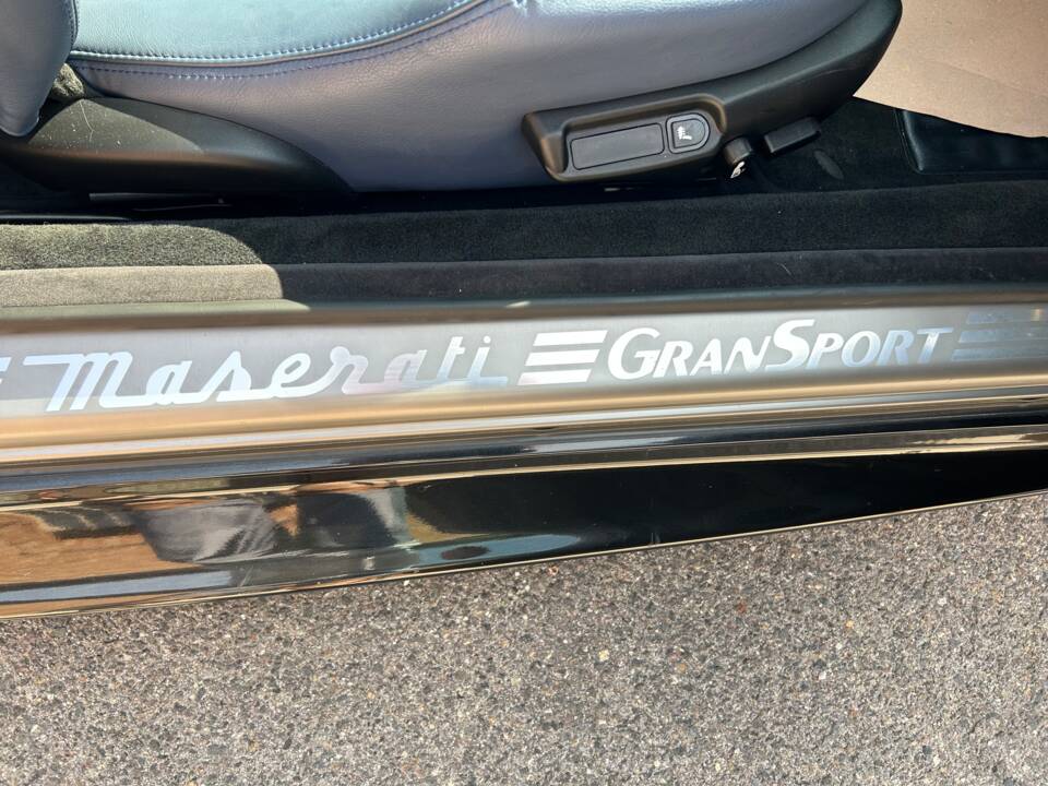 Bild 17/26 von Maserati GranSport 4.2 (2005)