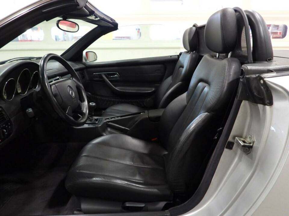 Image 5/15 de Mercedes-Benz SLK 200 Kompressor (2000)