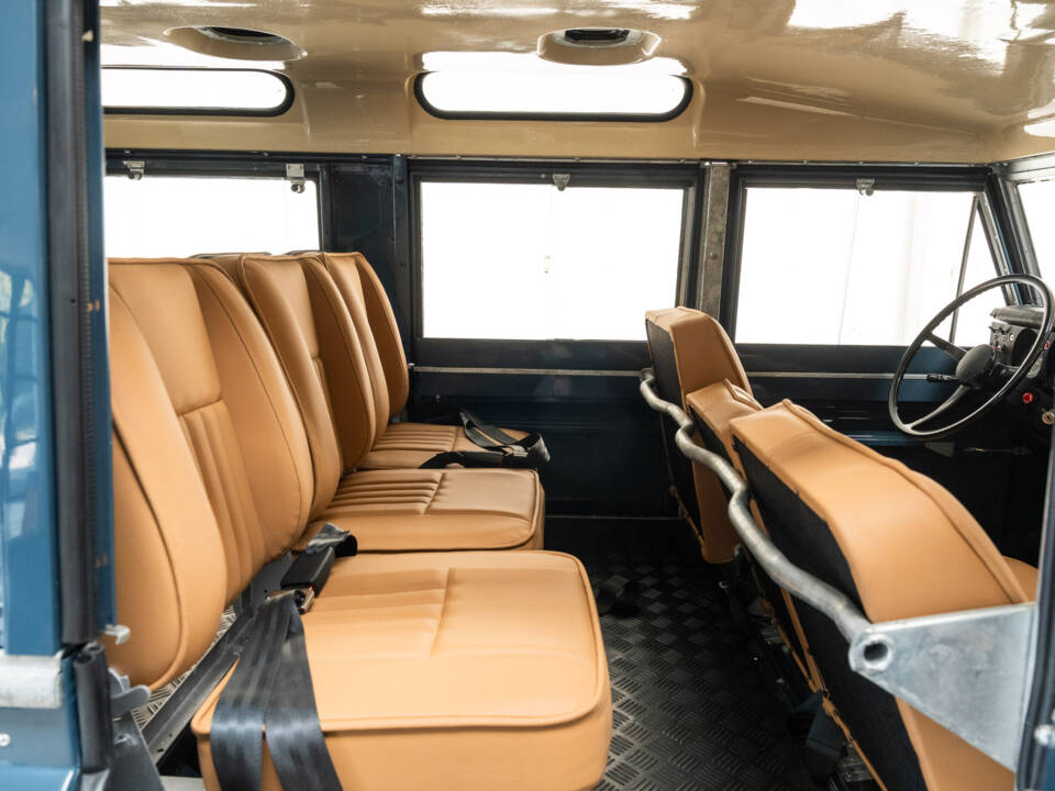 Image 20/31 of Land Rover 109 (1980)